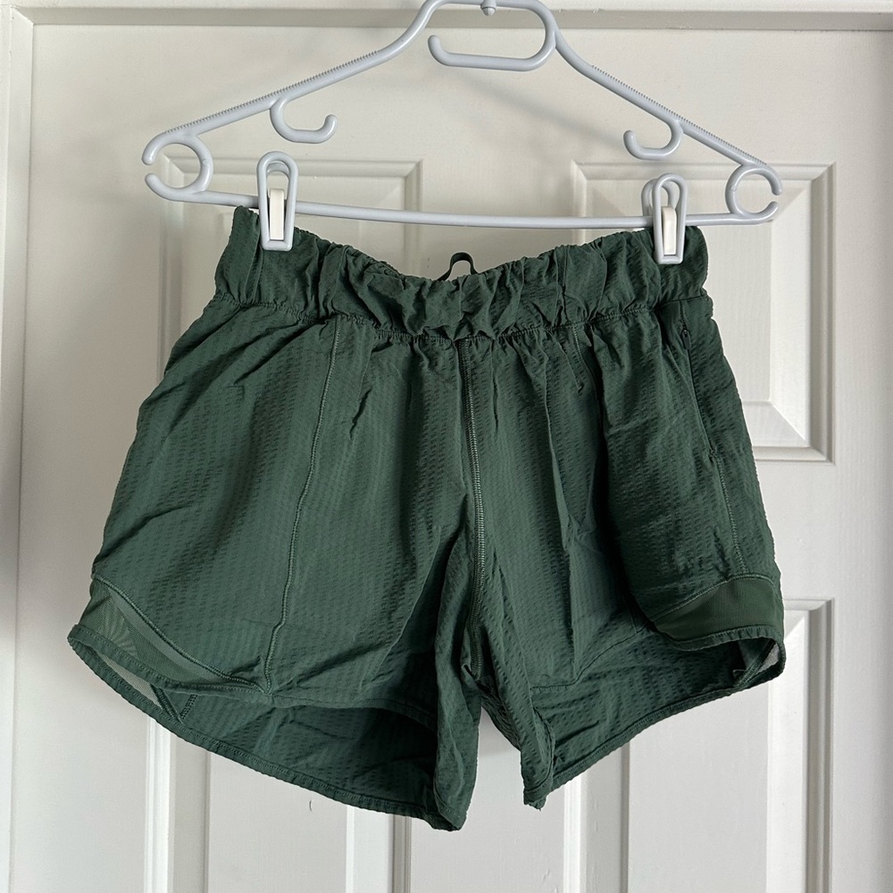 Lululemon Hotty Hot Seersucker Running Shorts Algae Greeb High Rise Size 6
